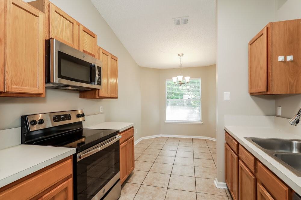 7811 Invermere Blvd N - Photo 6 of 14