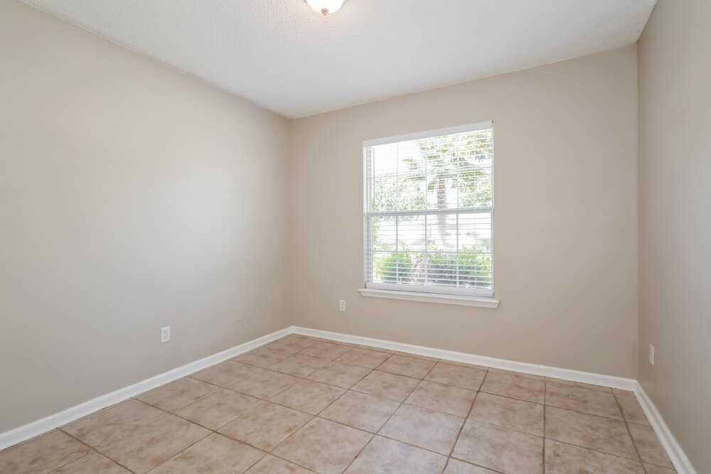 7811 Invermere Blvd N - Photo 7 of 14