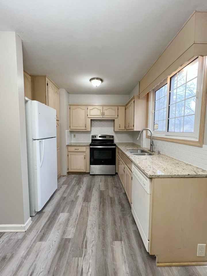 7715 W 96th Ter - Photo 2 of 16