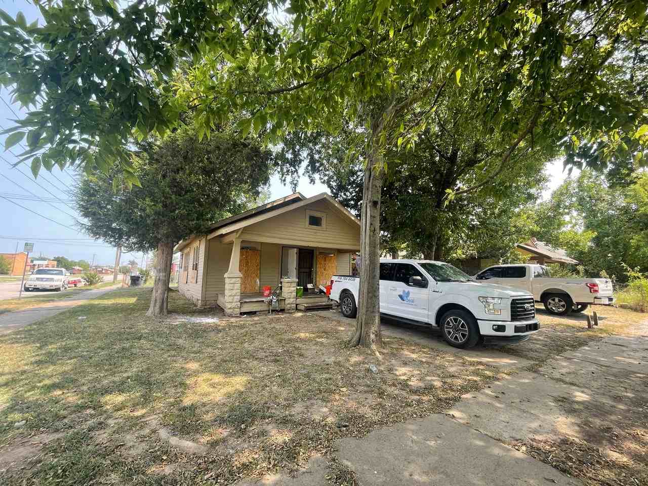 2045 N Maplewood Ave - Photo 2 of 5