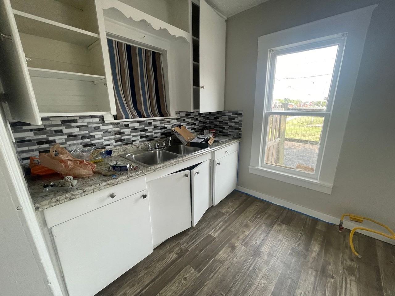 2045 N Maplewood Ave - Photo 4 of 5