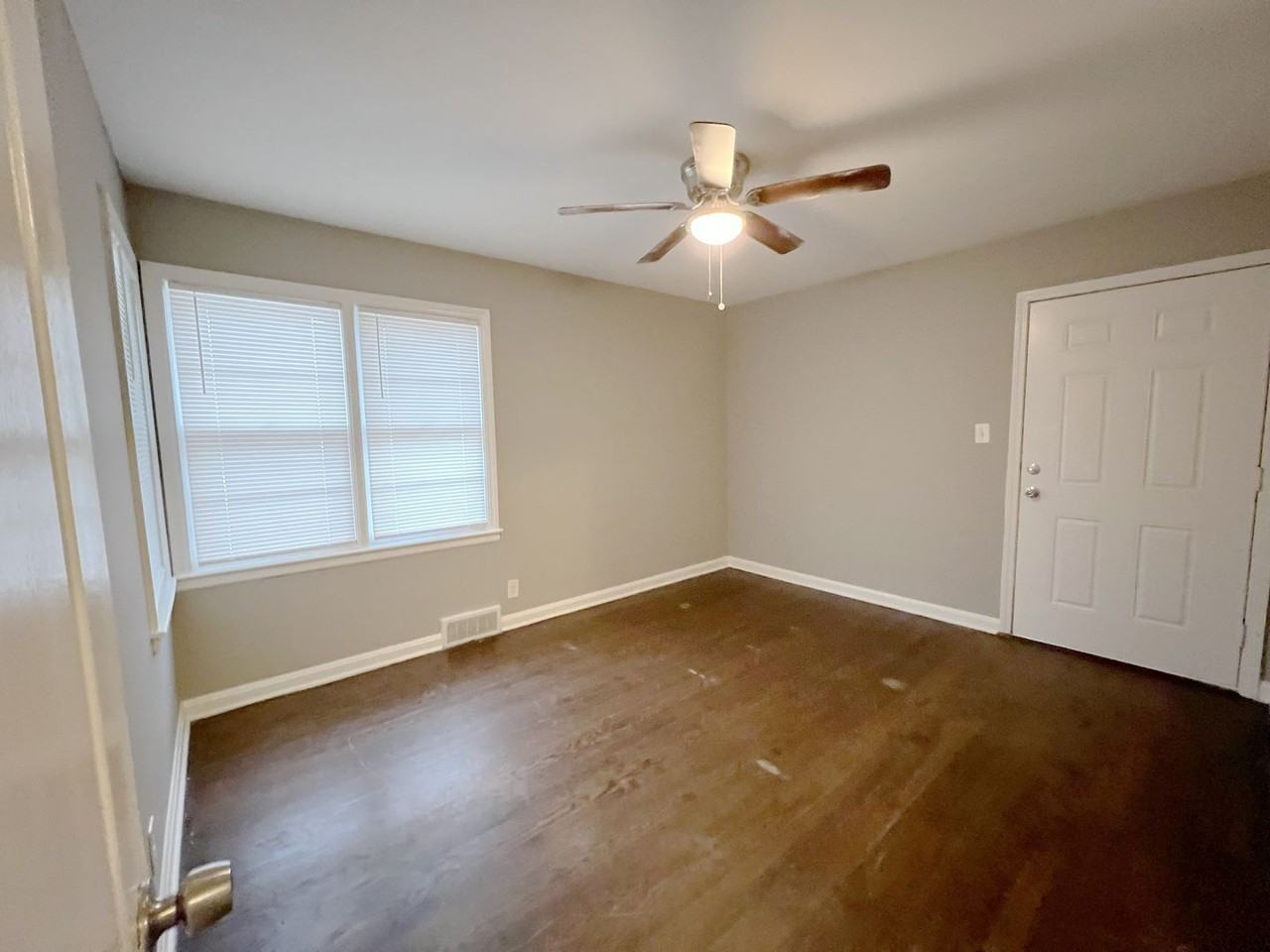 1413 S Sterling Ave - Photo 4 of 12