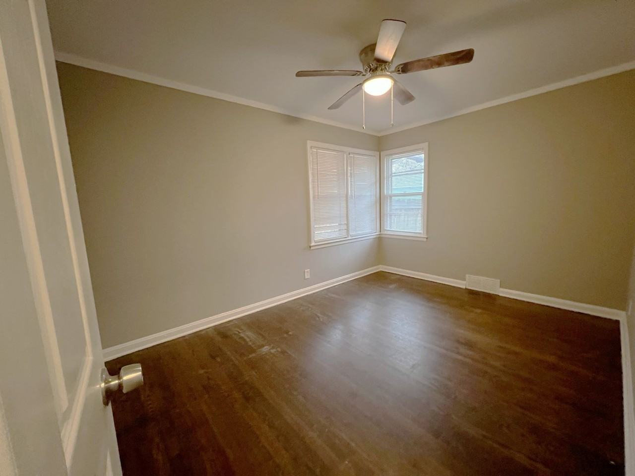 1413 S Sterling Ave - Photo 6 of 12