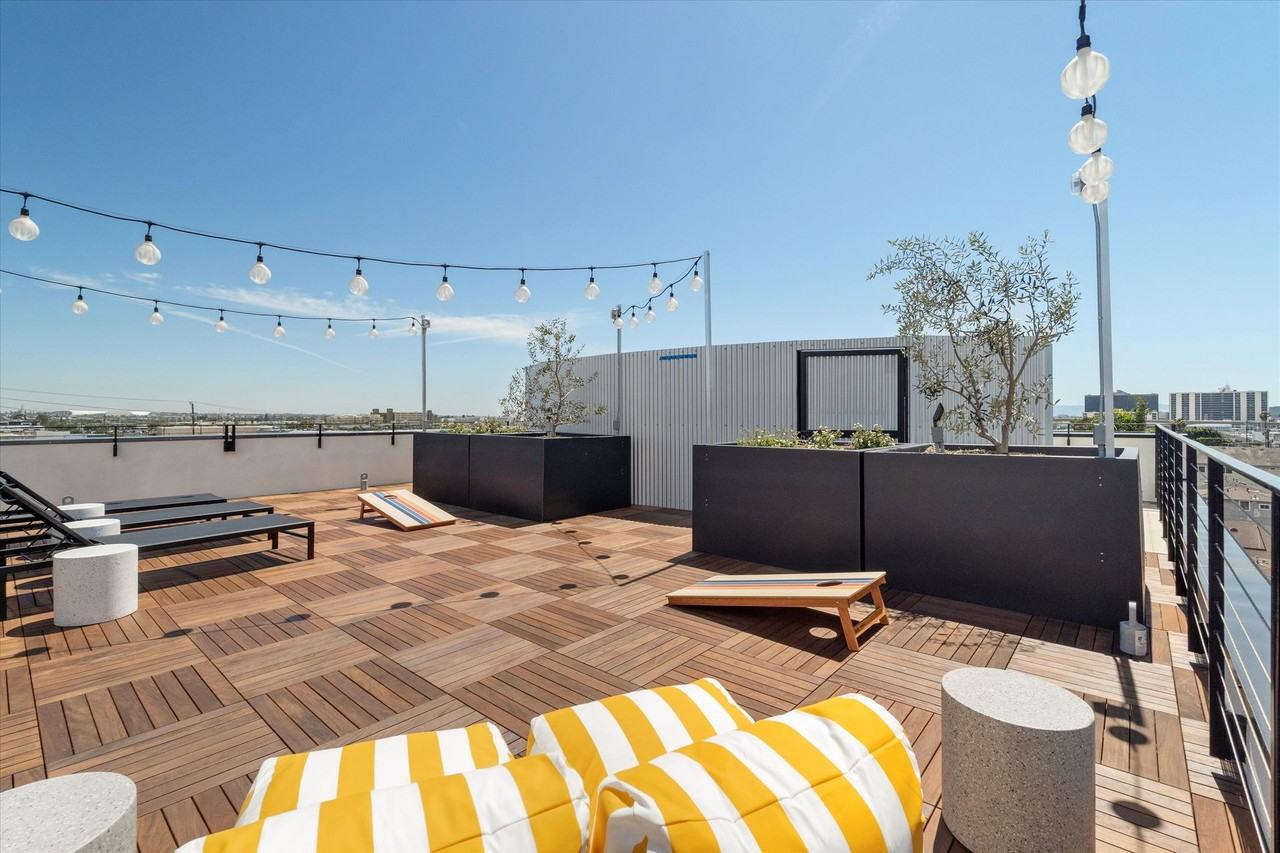 8833 Reading Ave Apartments - Photo 6 of 50