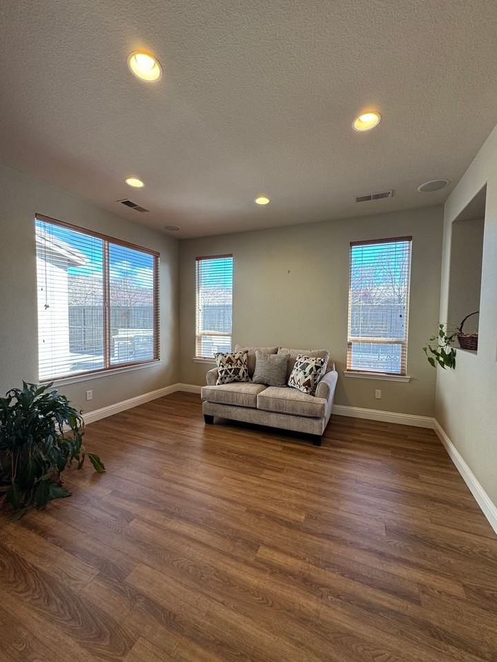 585 Seattle Slew Ct - Photo 6 of 38