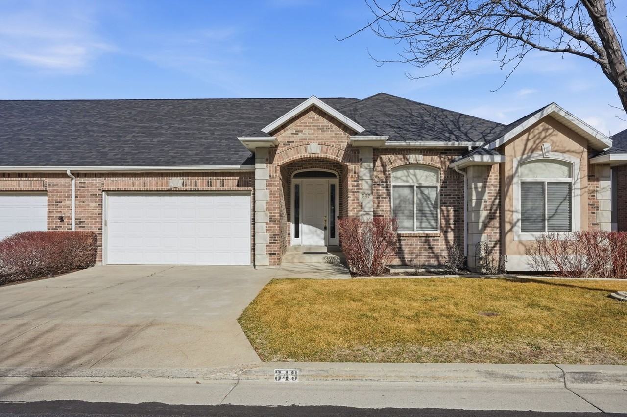 349 E Brayden Way - Photo 2 of 26