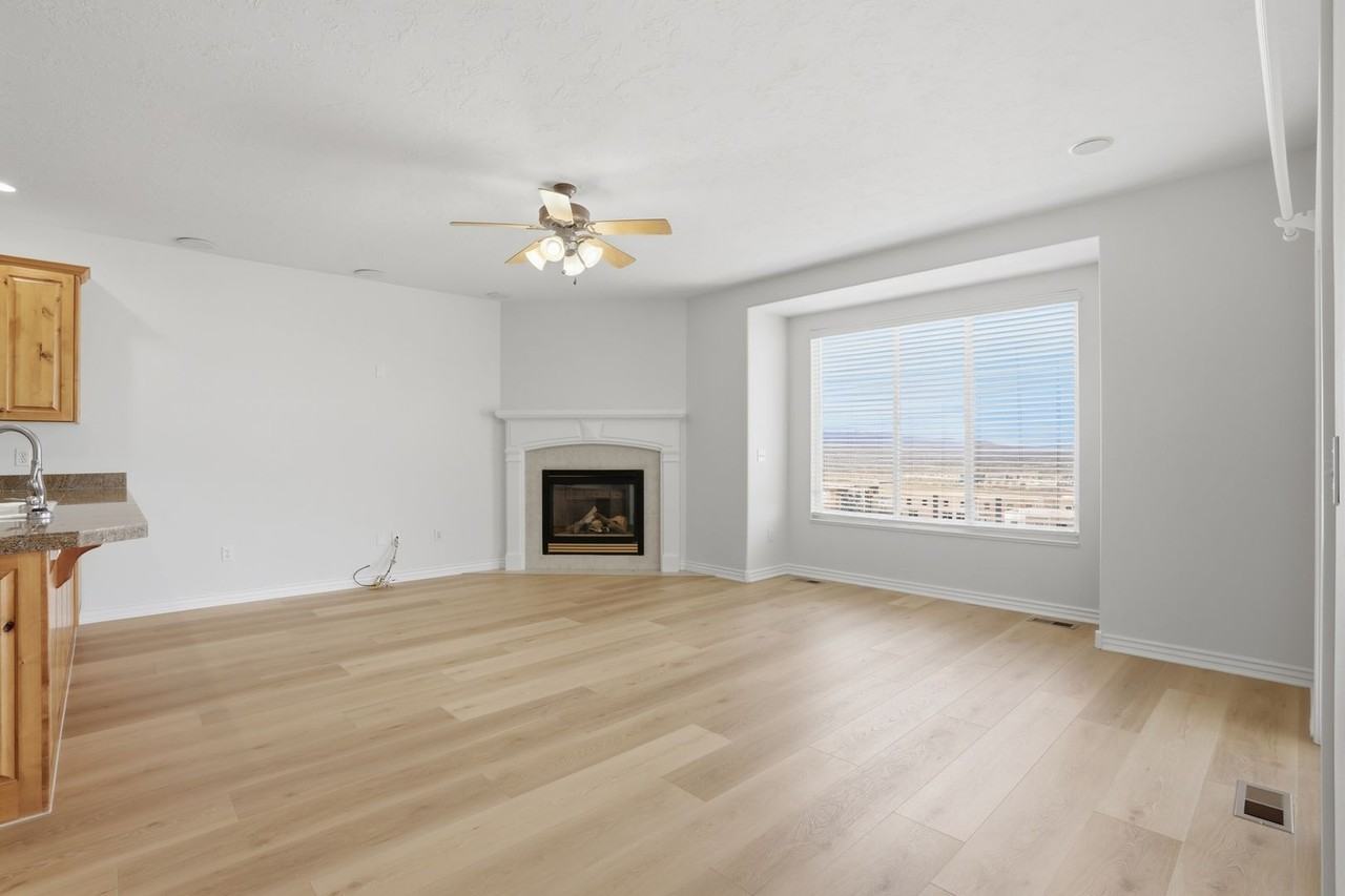 349 E Brayden Way - Photo 7 of 26