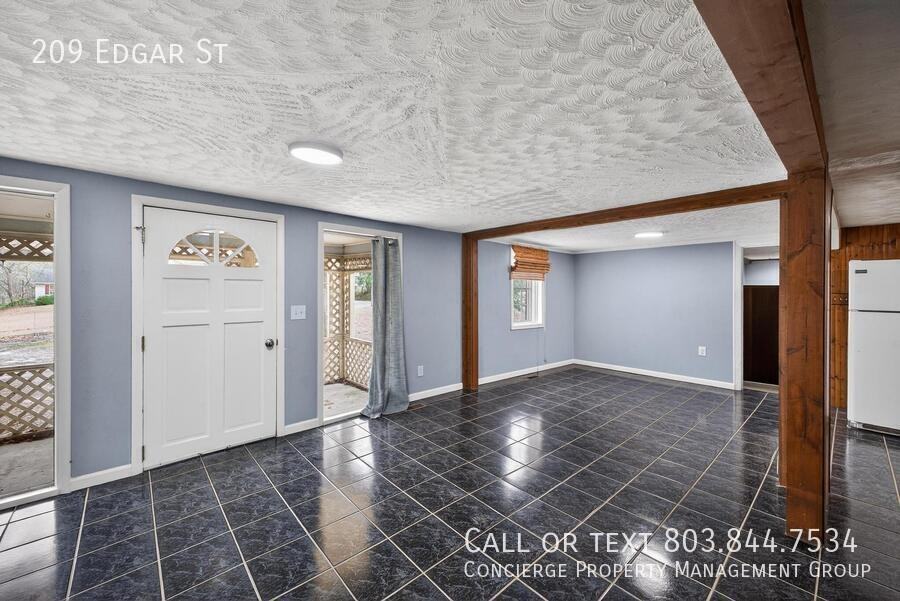 209 Edgar St - Photo 2 of 19