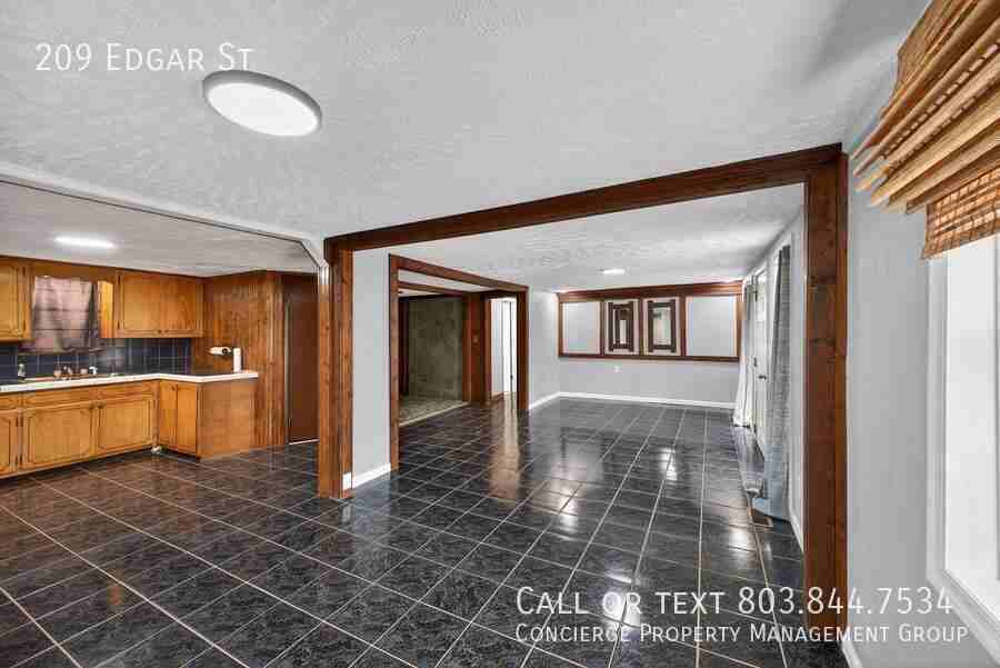 209 Edgar St - Photo 4 of 19