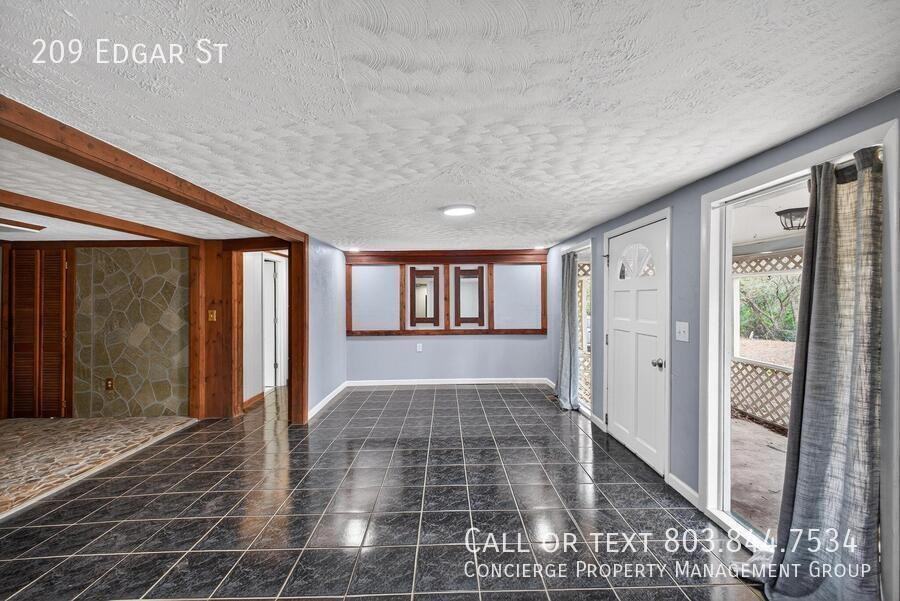 209 Edgar St - Photo 5 of 19