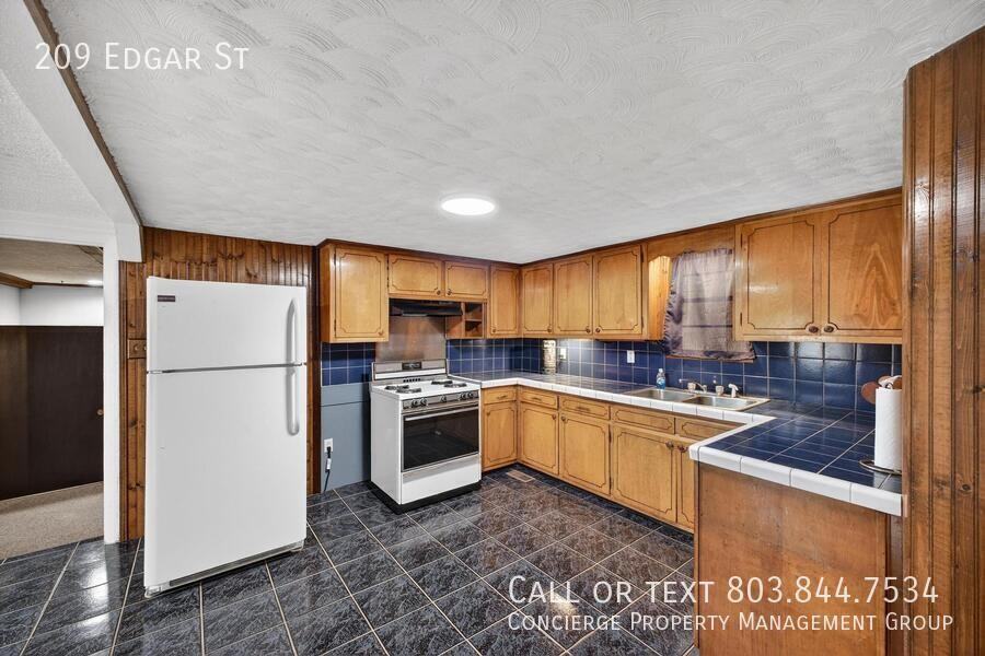 209 Edgar St - Photo 7 of 19