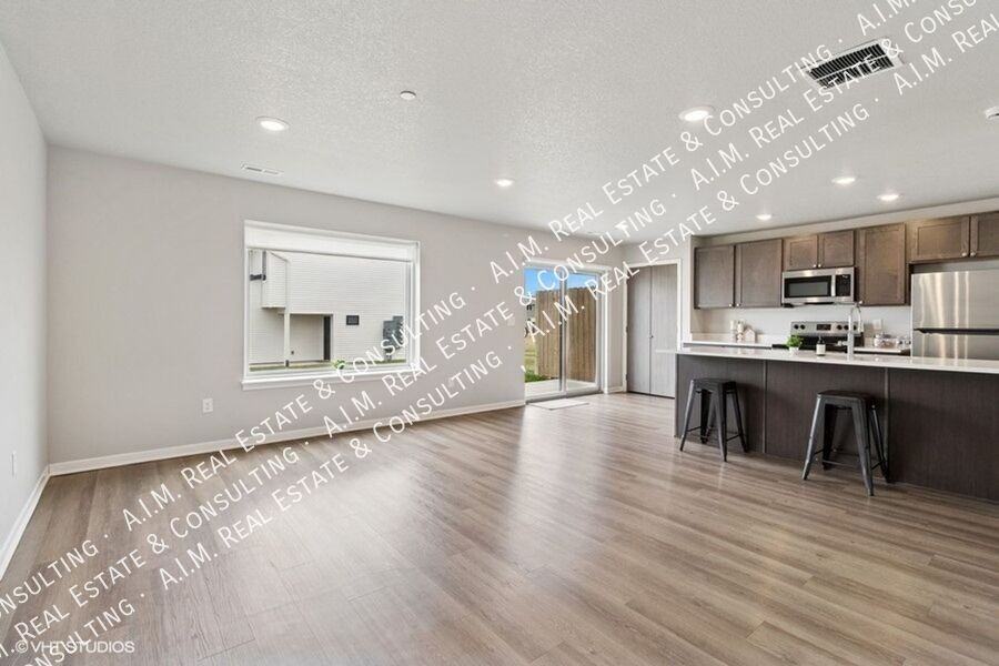 124 Buffalo Ave Sw - Photo 3 of 34