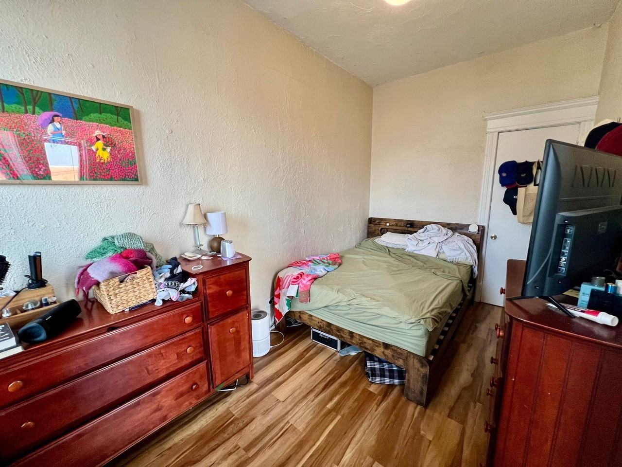 2852 North Clark Street #3 - Photo 7 of 13