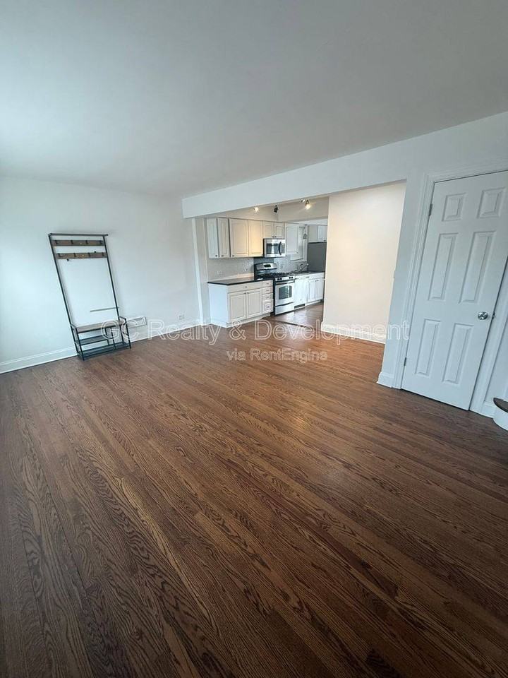 5125 N Mason Ave - Photo 3 of 10