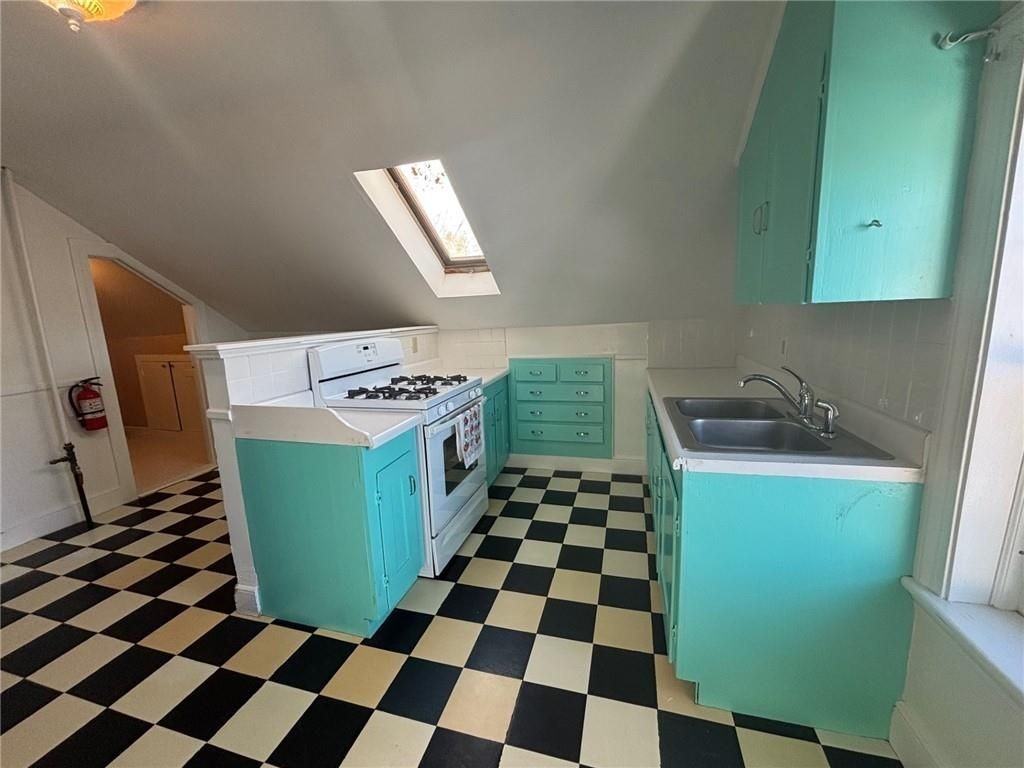 712 Hope St ##3 - Photo 3 of 22