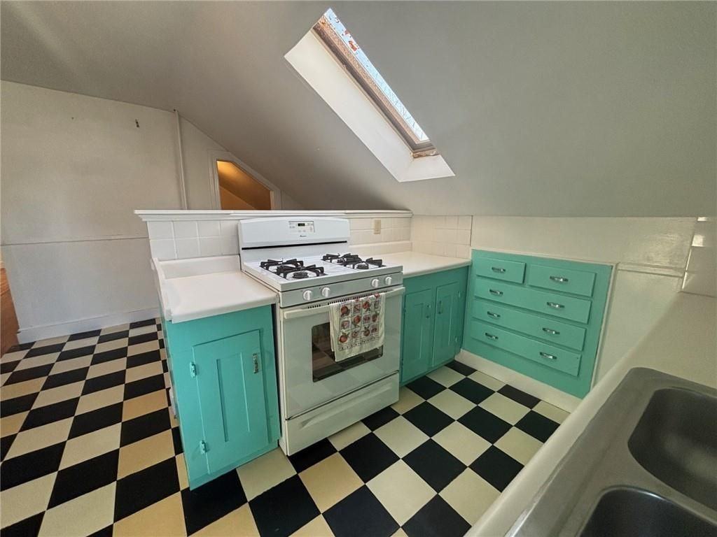 712 Hope St ##3 - Photo 4 of 22