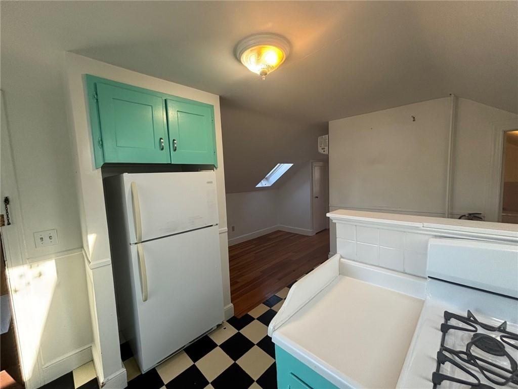 712 Hope St ##3 - Photo 5 of 22