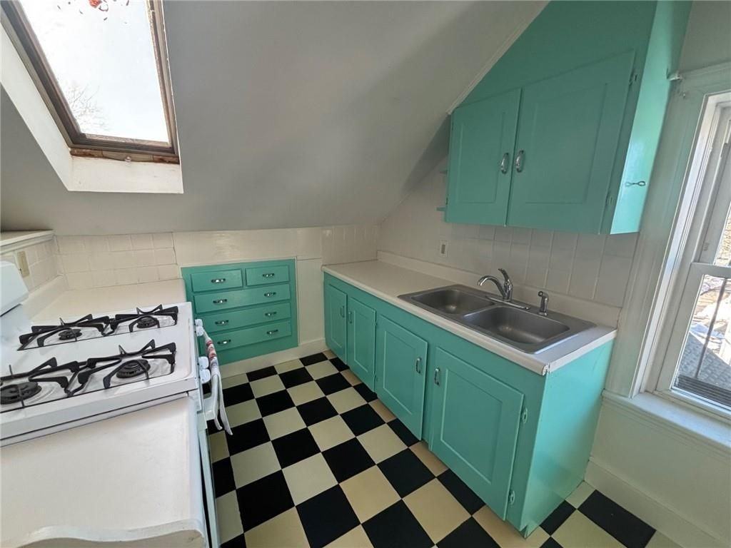 712 Hope St ##3 - Photo 6 of 22