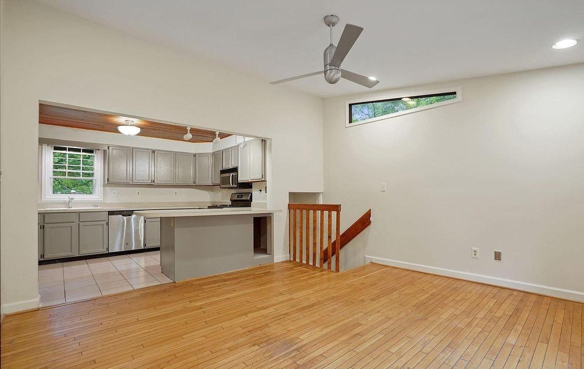 7824 Ridgewood Dr - Photo 3 of 26