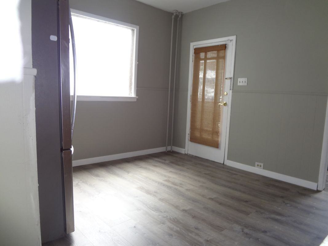 52 Center St - Photo 4 of 12