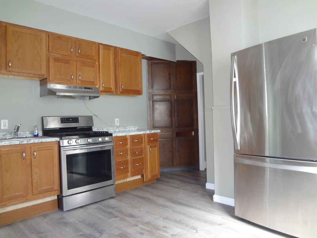 52 Center St - Photo 5 of 12