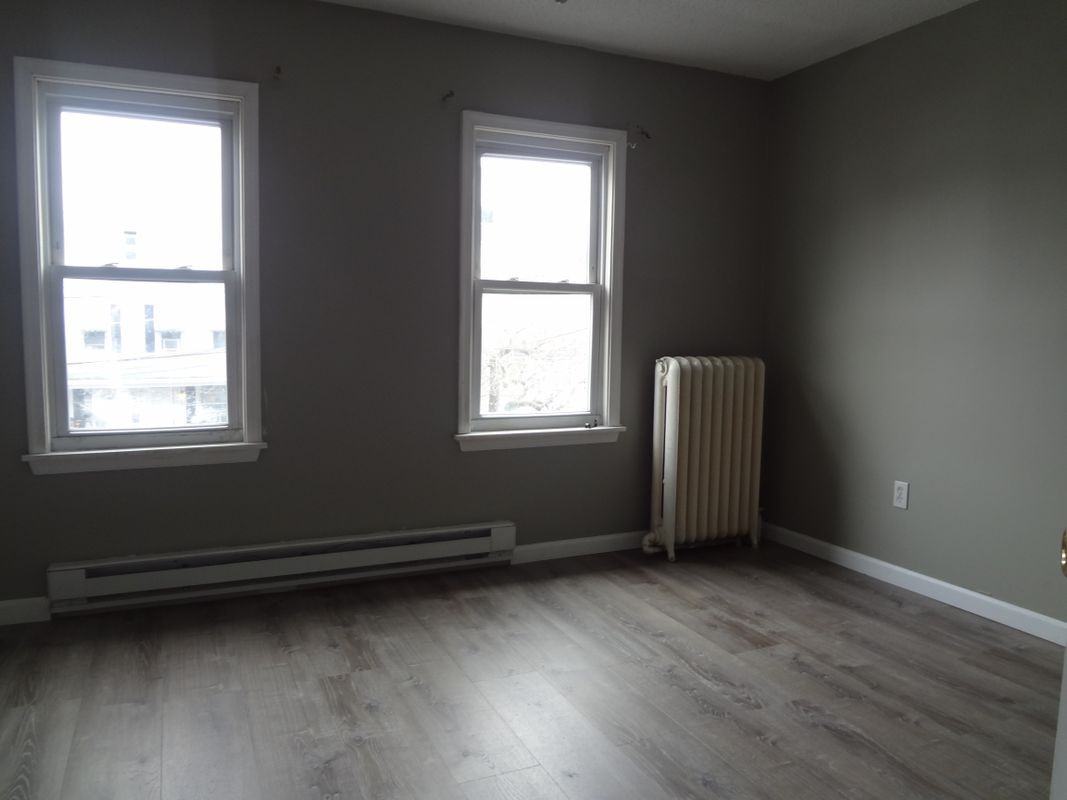 52 Center St - Photo 7 of 12