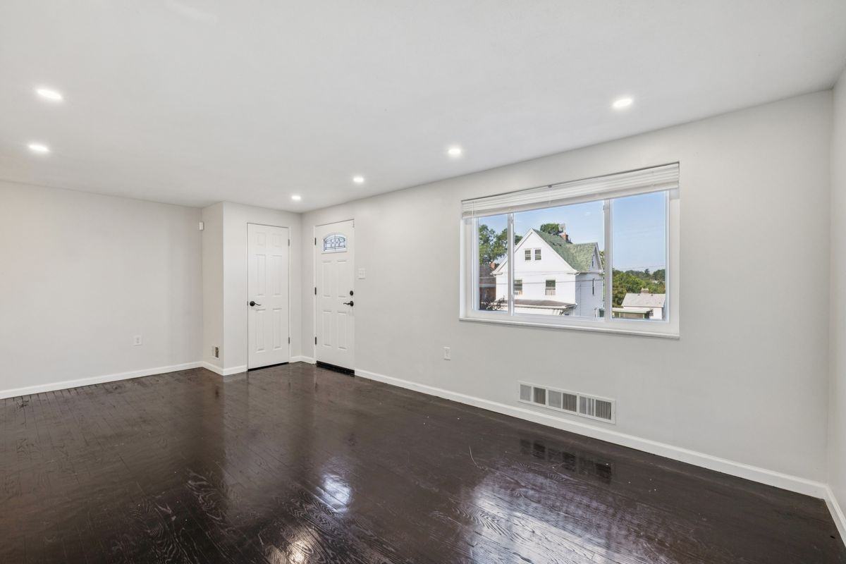 1611 Alverado Ave - Photo 2 of 19