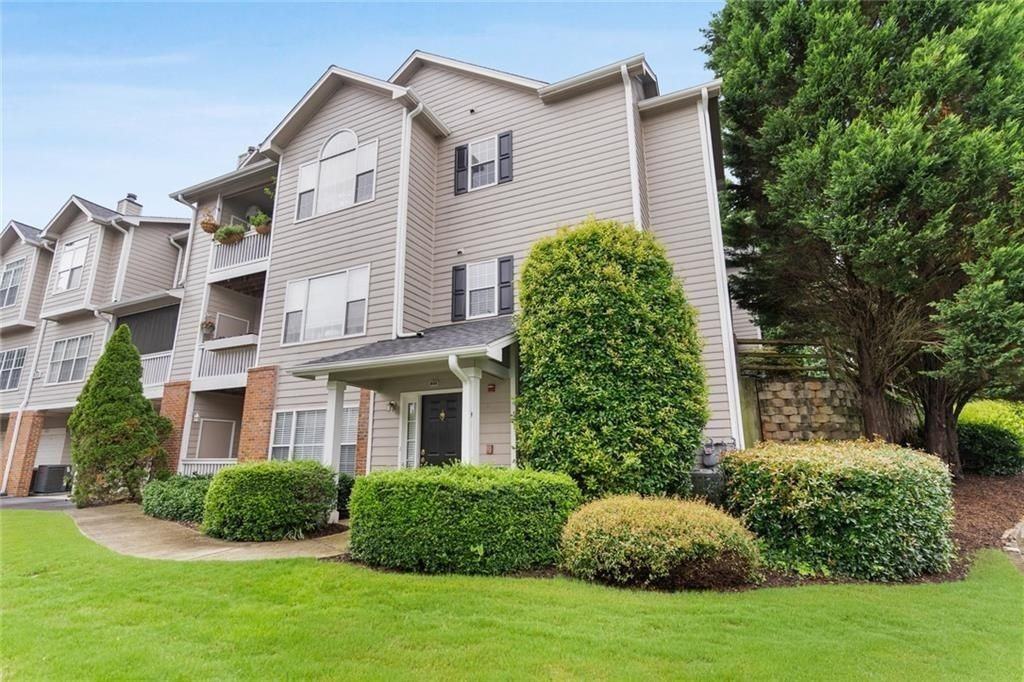 701 Vinings Forest Ln - Photo 2 of 33