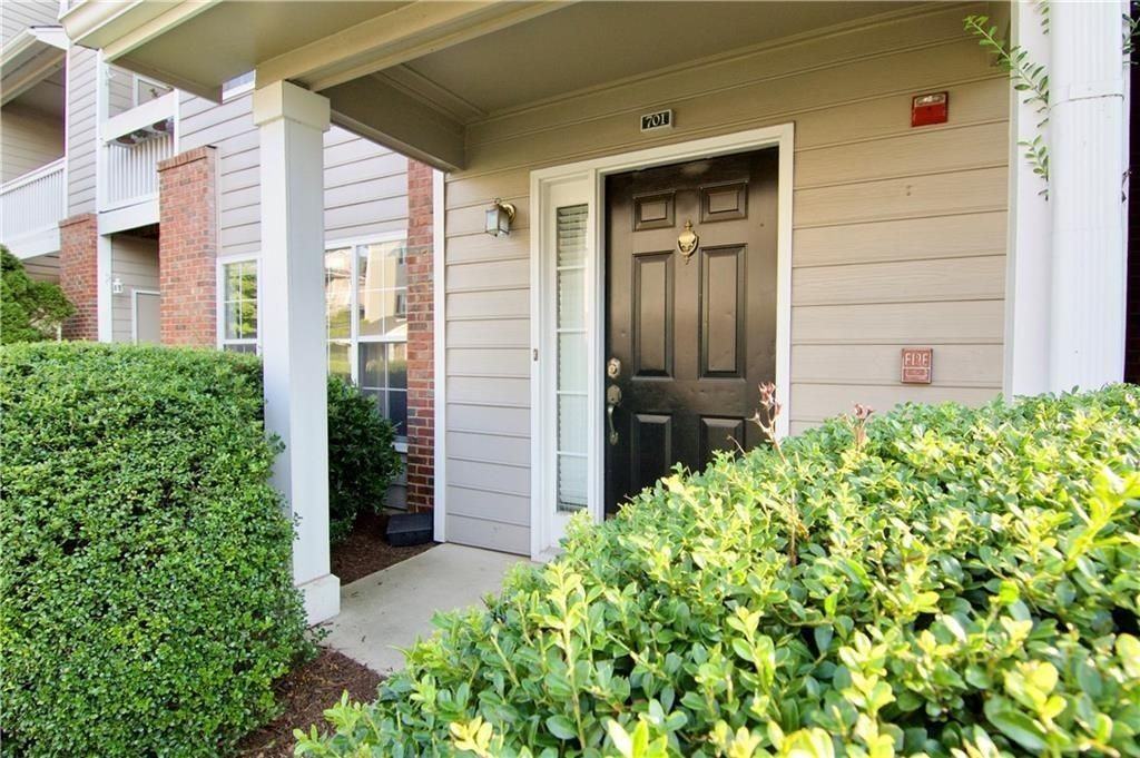 701 Vinings Forest Ln - Photo 3 of 33