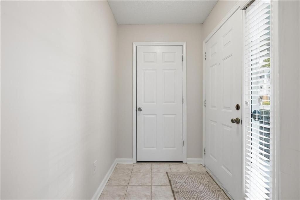 701 Vinings Forest Ln - Photo 4 of 33