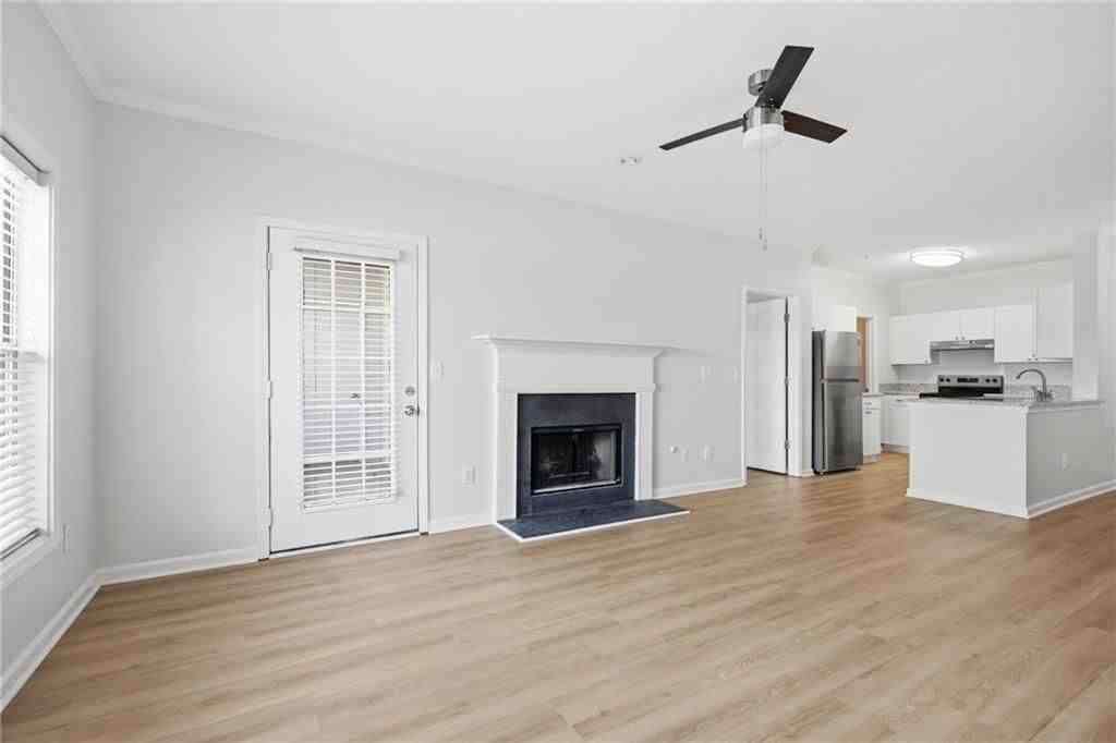 701 Vinings Forest Ln - Photo 5 of 33