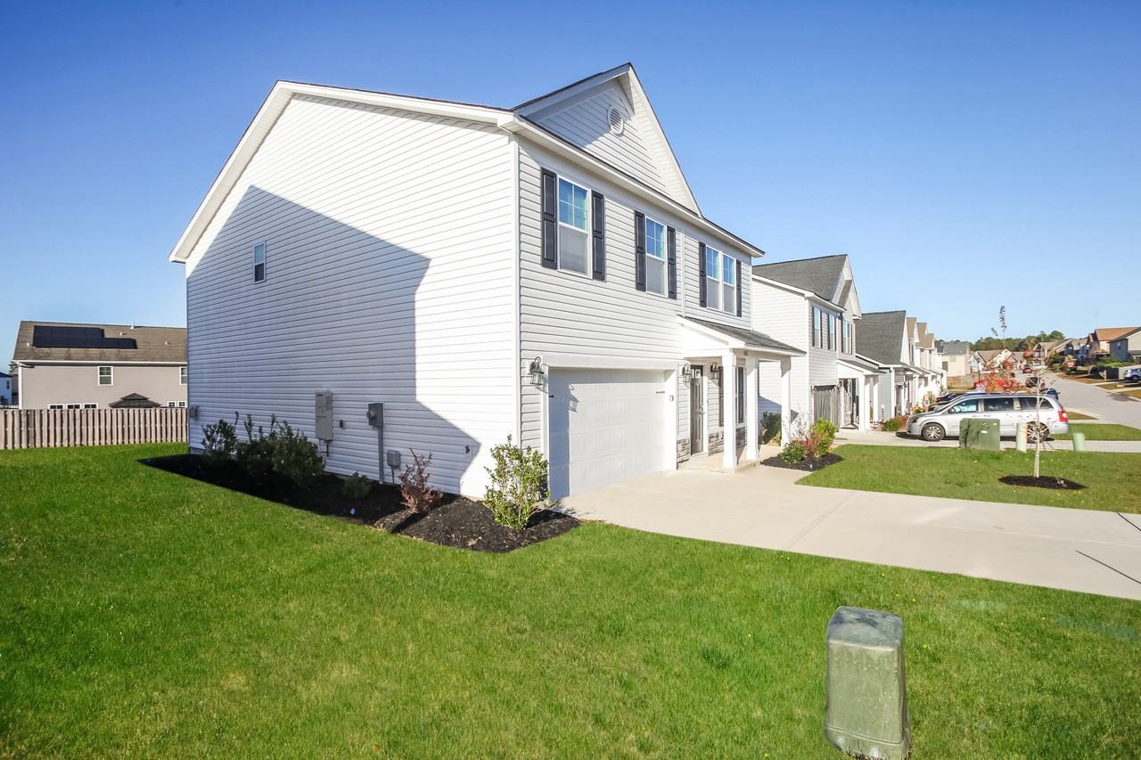 1032 Winter Way - Photo 3 of 18