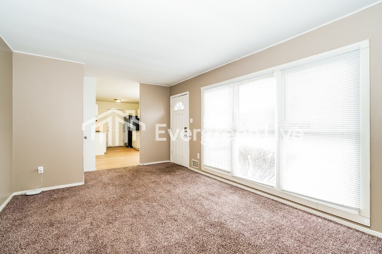 1142 Country Club Rd - Photo 3 of 15