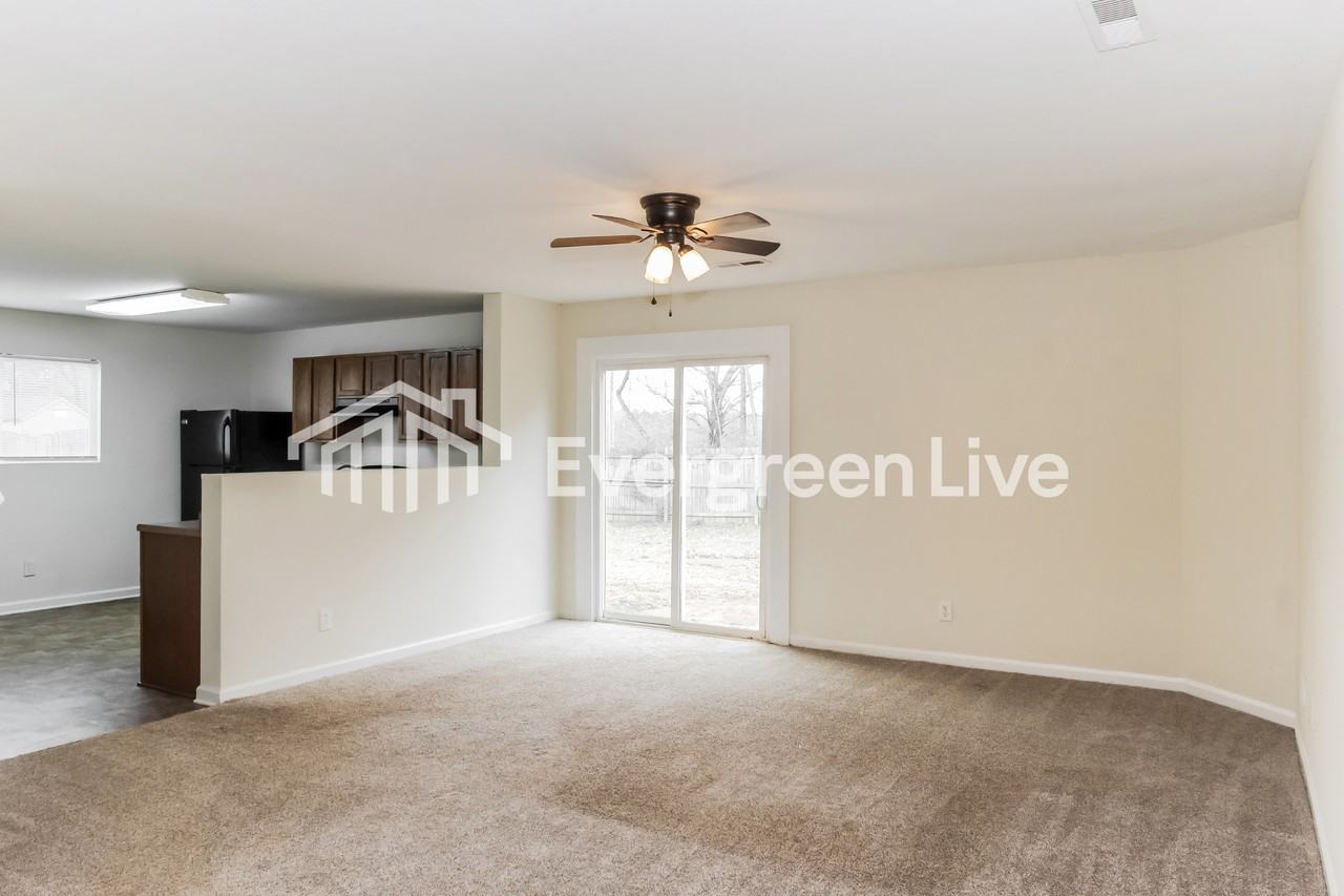 112 Bayside Ln - Photo 2 of 15