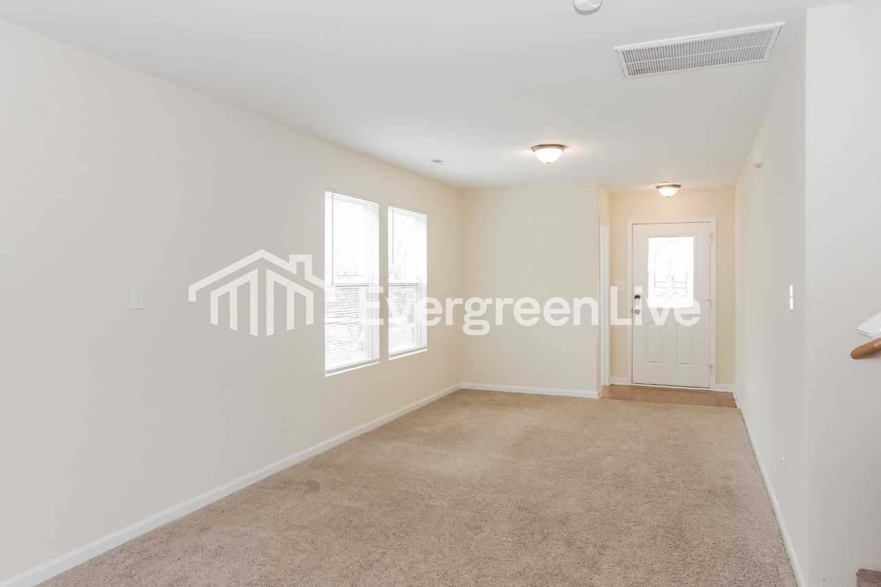 112 Bayside Ln - Photo 4 of 15