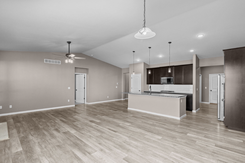 1702 Rivercroft Dr - Photo 4 of 27