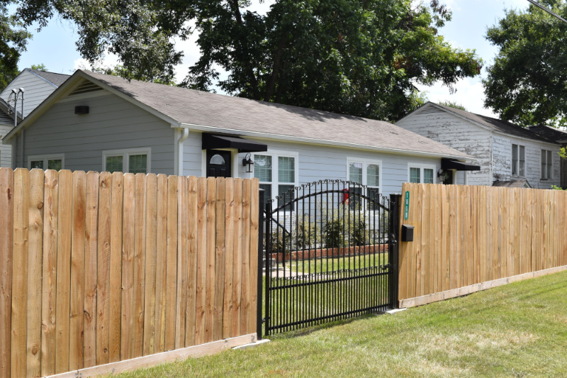 1519 W 12th St - Photo 2 of 20