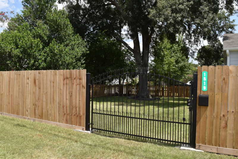 1519 W 12th St - Photo 3 of 20