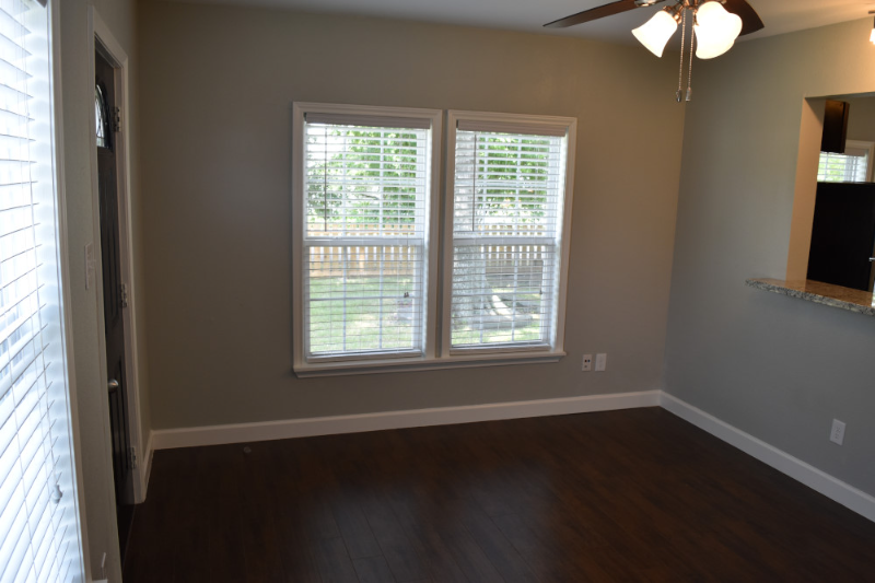 1519 W 12th St - Photo 5 of 20