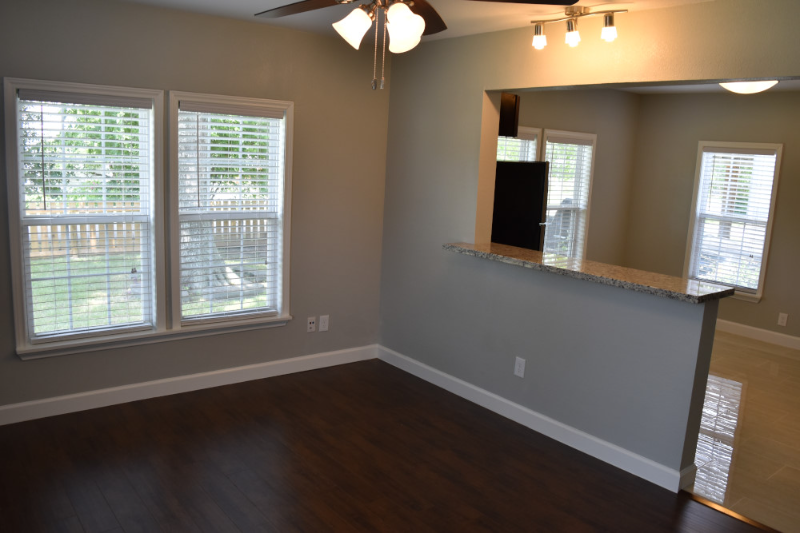 1519 W 12th St - Photo 6 of 20