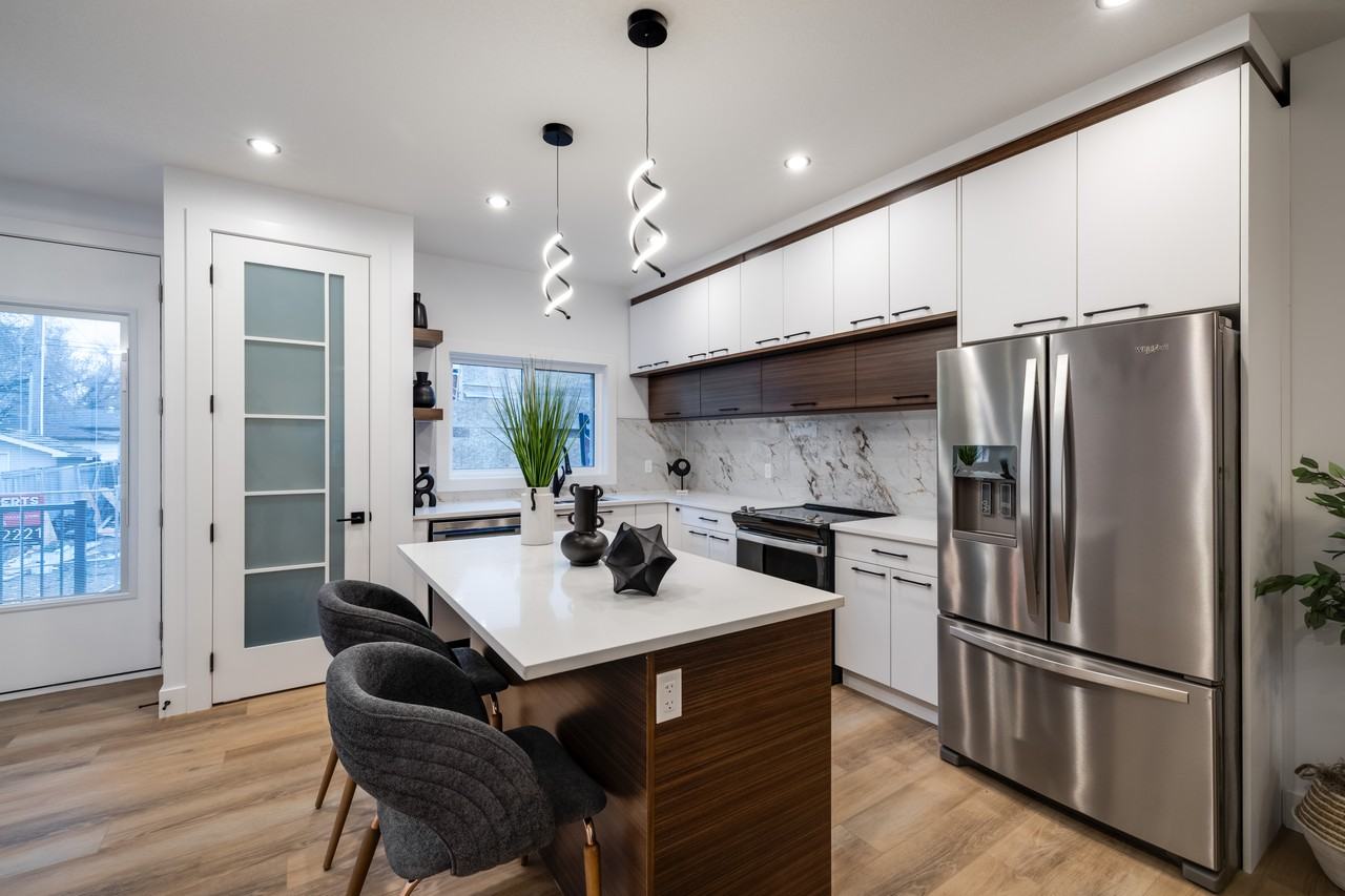 9050 90 Street NW - 3 Bed - Photo 4 of 10