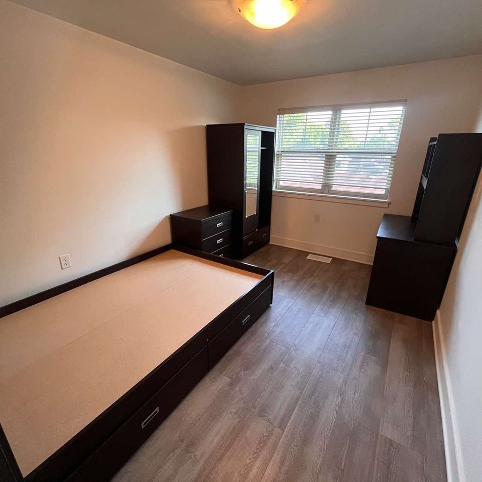 464 Frontenac St | Princess Court - Photo 7 of 22