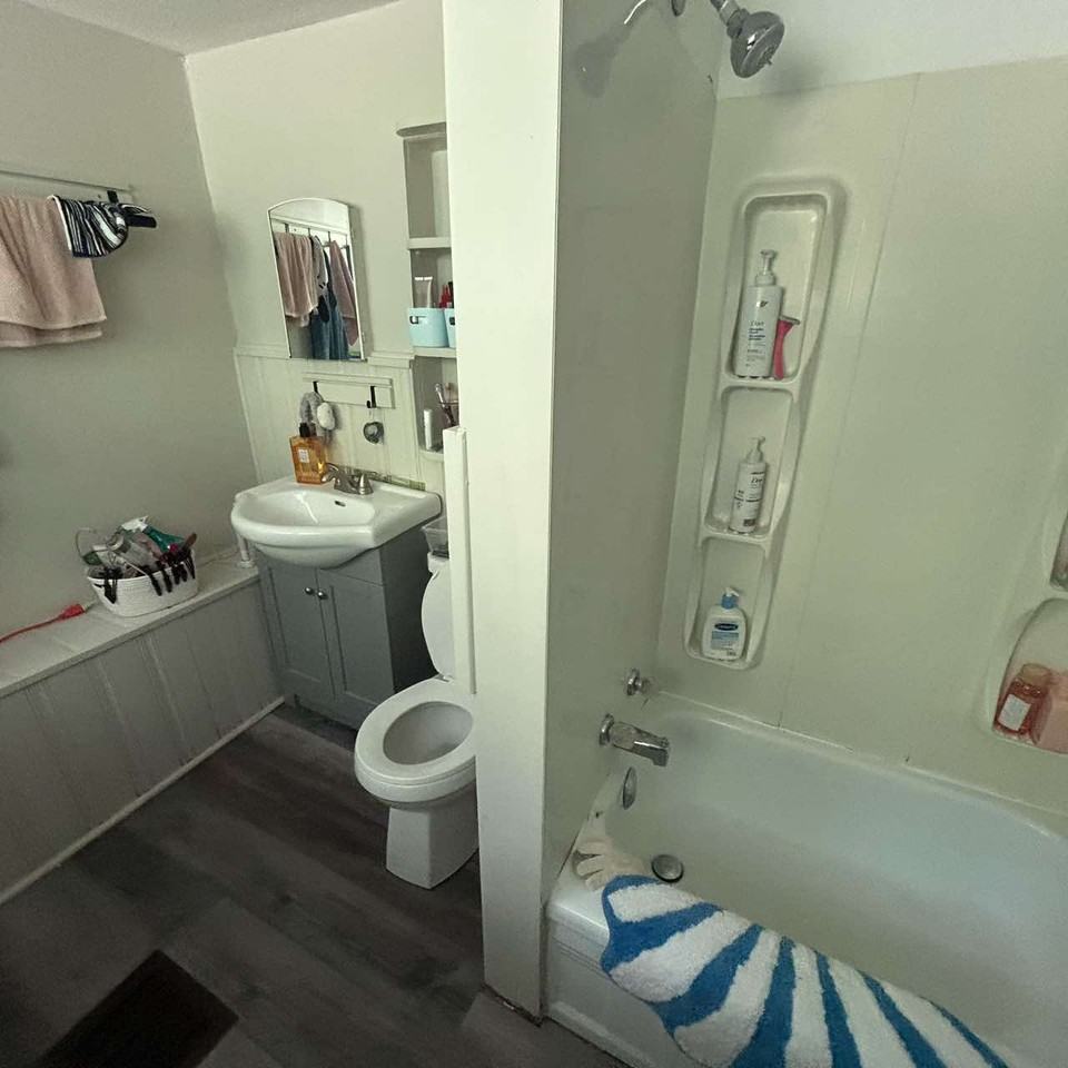 176 Montreal St - Photo 4 of 12