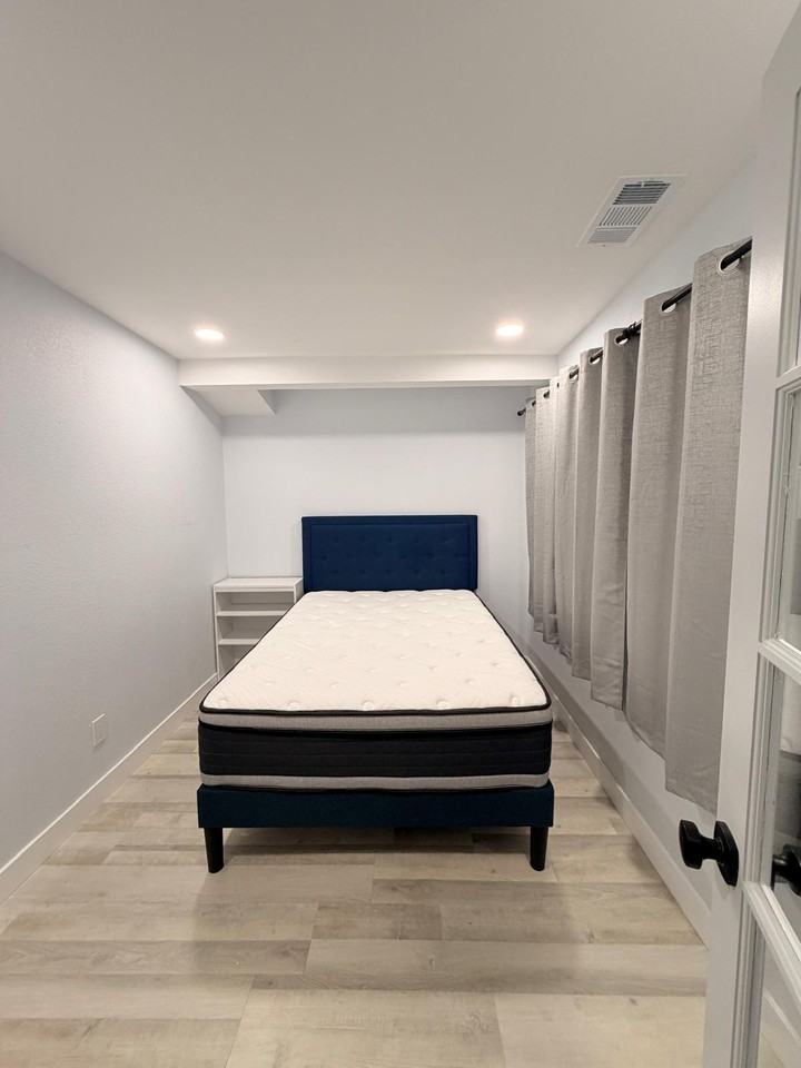 721 Clyde Avenue ##A - Photo 5 of 7