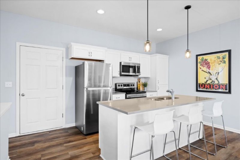 731 N 74th St - Photo 6 of 26