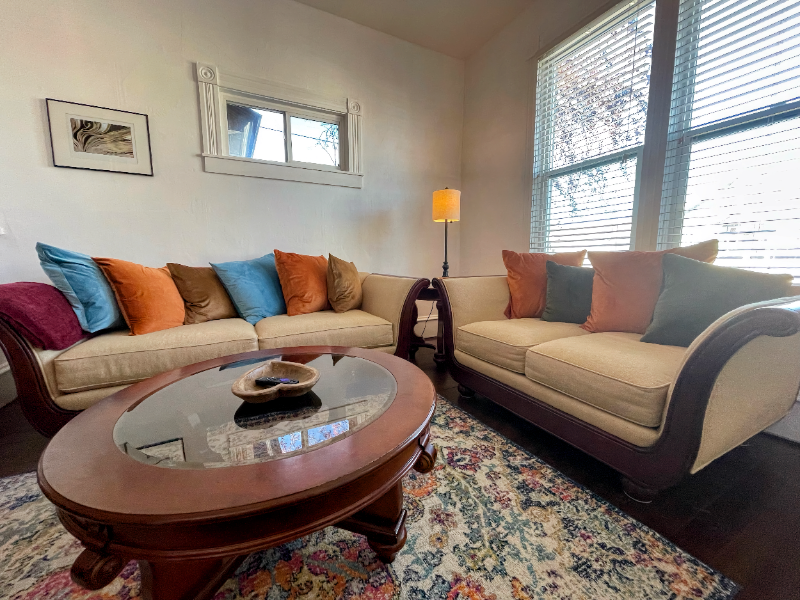 711 W 5th St - Photo 2 of 21