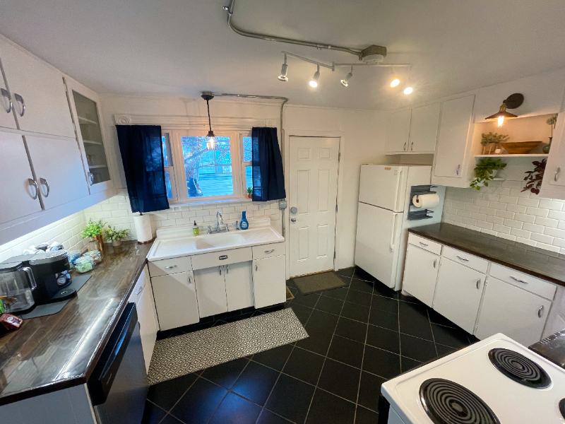 711 W 5th St - Photo 3 of 21