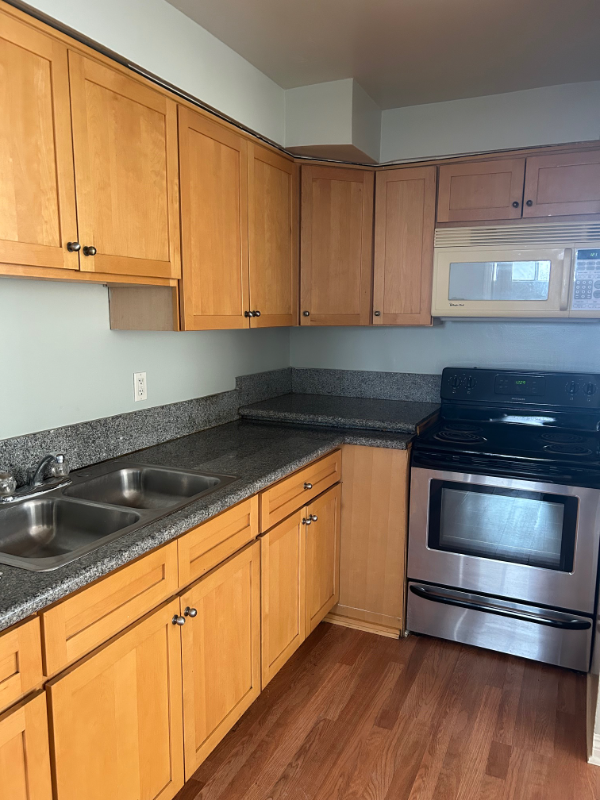 841 N Orange St - Photo 4 of 8