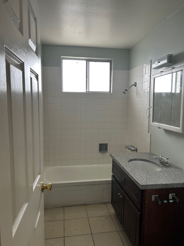 841 N Orange St - Photo 5 of 8