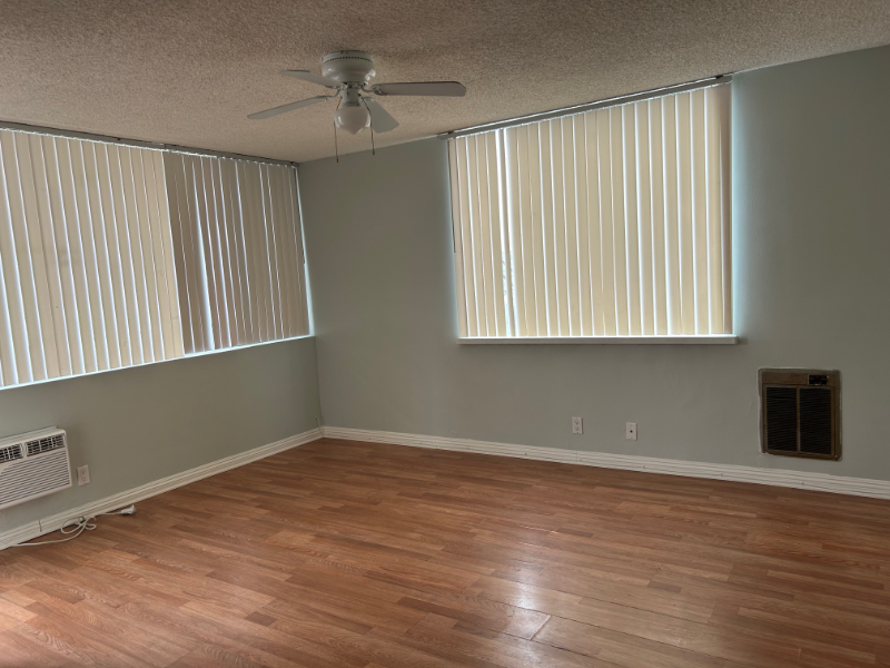 841 N Orange St - Photo 6 of 8